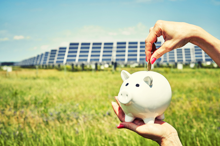 Como economizar energia no verão: guia por aparelho e hábitos