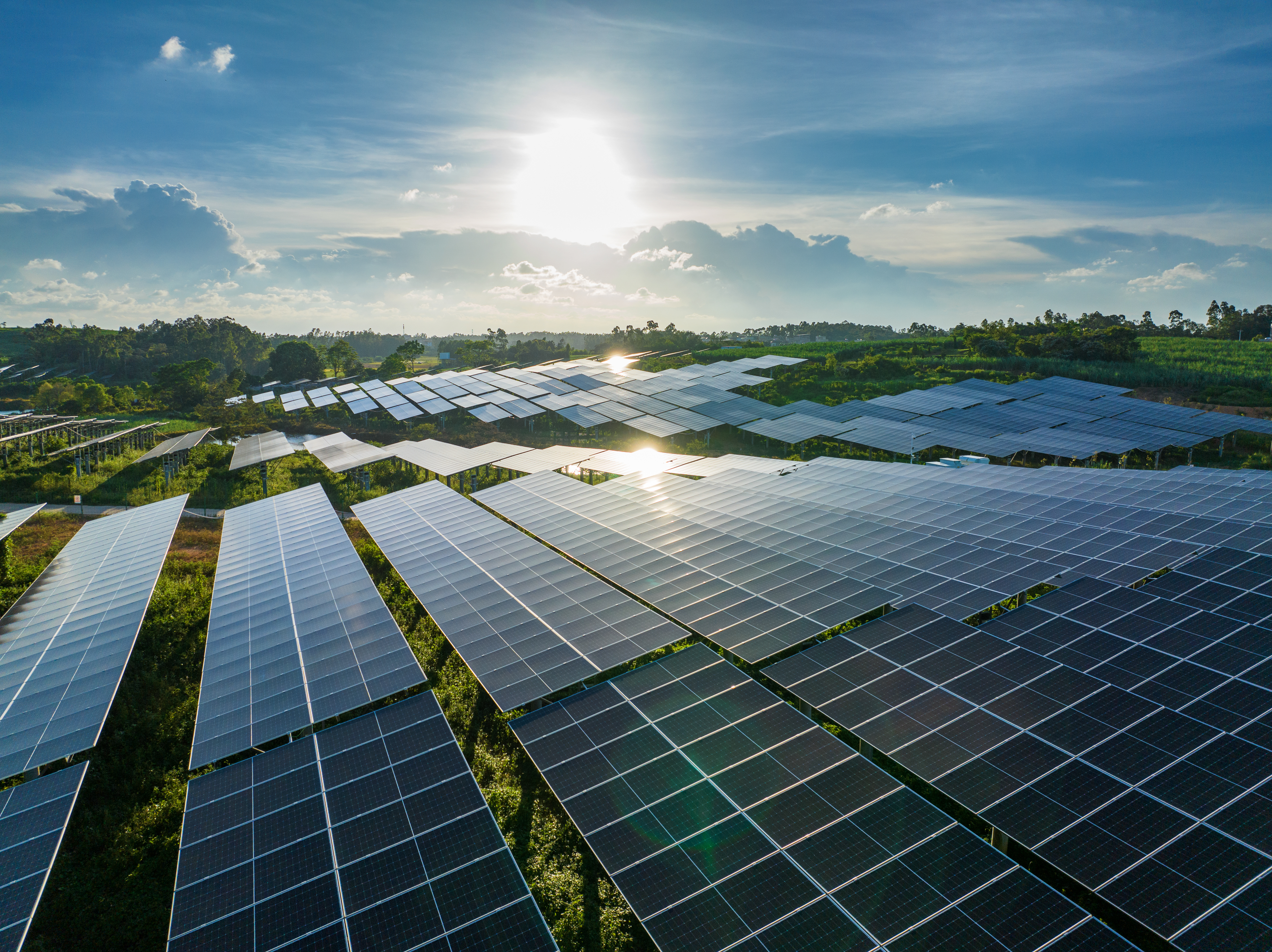 Sistema solar on-grid e off-grid: diferenças e qual é o melhor para você