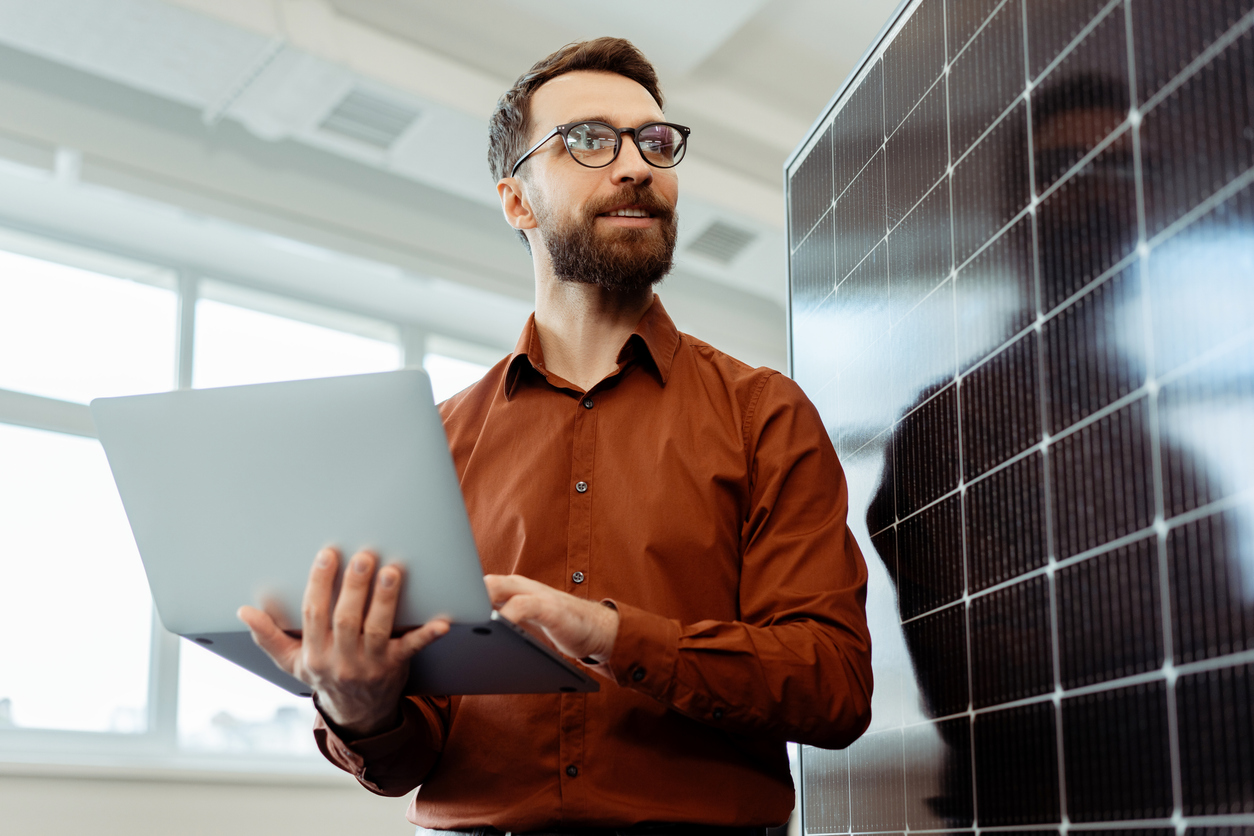 Energia solar para empresas: como reduzir custos operacionais sem investir