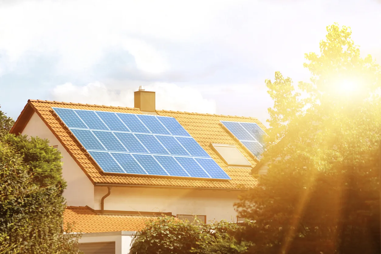 Energia solar sem placa: veja como funciona, se vale a pena e como ter