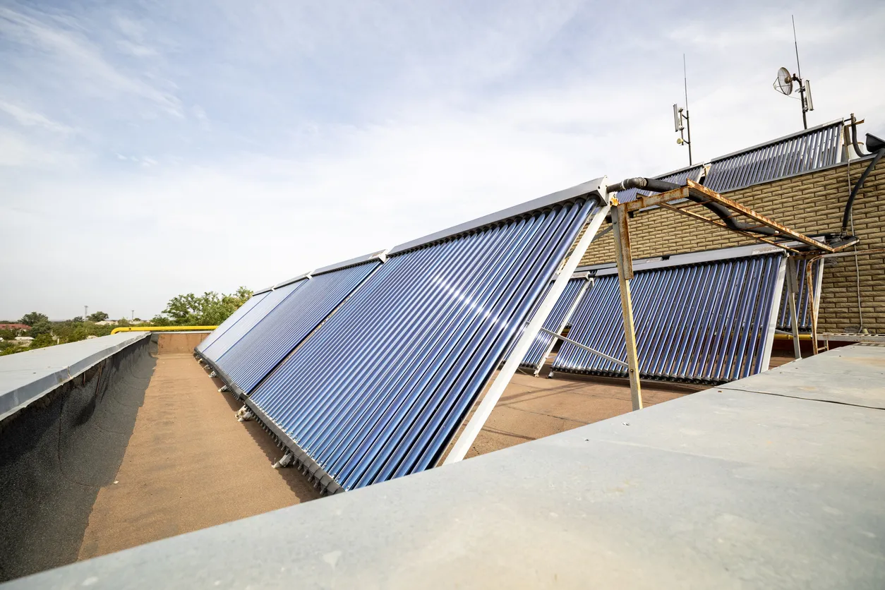 Energia solar térmica: funcionamento, benefícios e aplicações