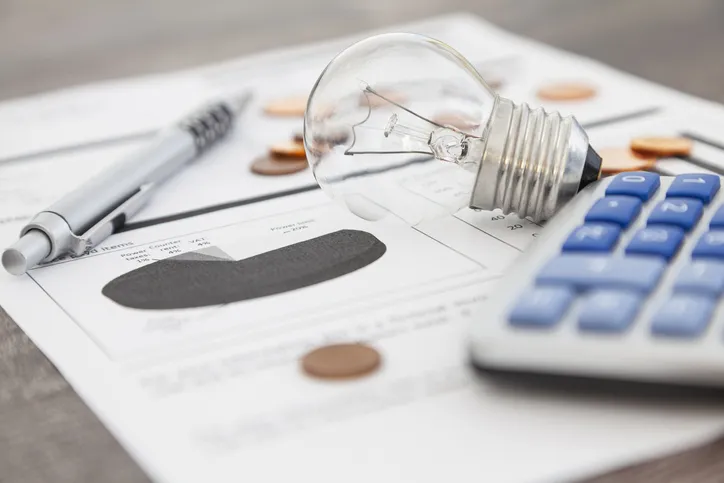 Entenda o que você está pagando de imposto na conta de luz e como reduzir